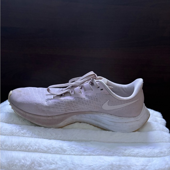 women’s 9 nike air zoom pegasus “champagne” - Picture 3 of 7